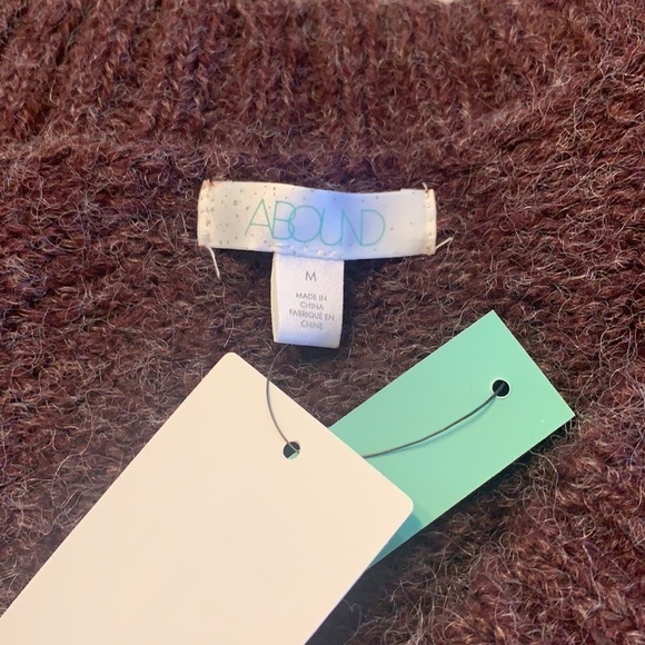 ABOUND
V-neck Sweater In Burgundy Stem - Picture 4 of 6